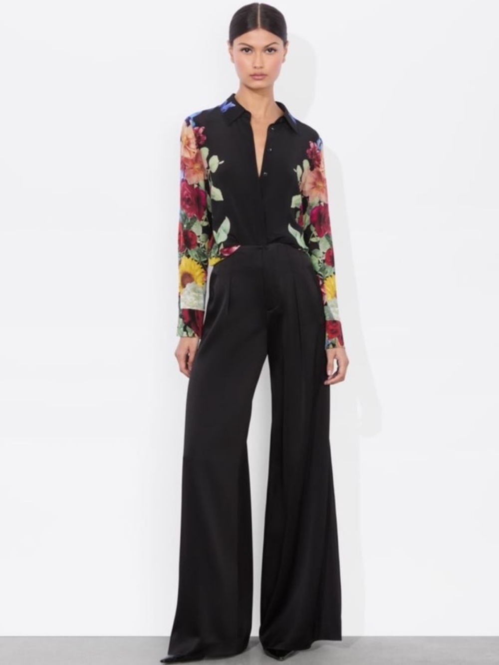 Alice + Olivia Brady 100% silk floral button down blouse - Picture 2 of 11
